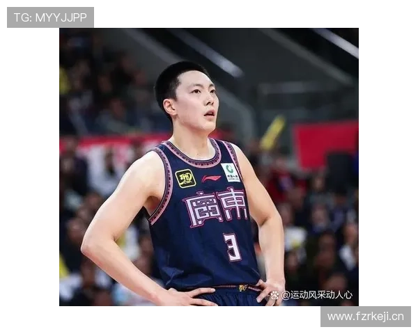 石宇奇训练场那阵，连喝水都像在算计时间，累觉不爱了！