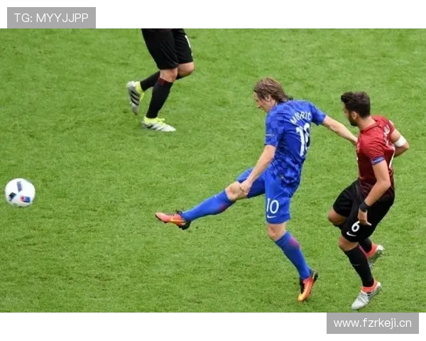 莫德里奇与皮尔洛：组织核心由后置驱动转向中场渗透