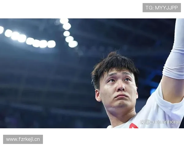 赵睿训练完直接去拍美食博主，这画风换了谁认得出啊？