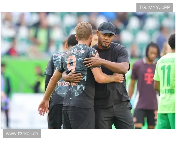 孔帕尼拎塑料袋出门那刻，门口豪车像摆设我笑岔气